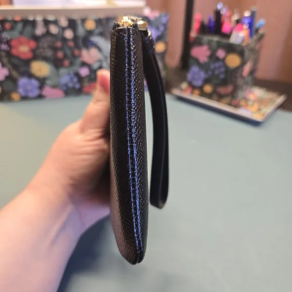 COACH NWT Corner Zip Wristlet Black - Picture 4 of 10